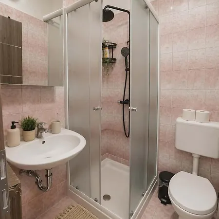 Apartmaji Ri-100 *